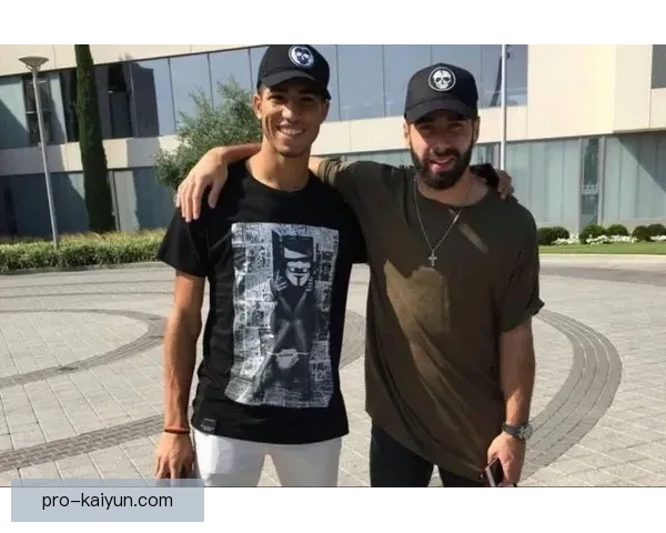 阿什拉夫英超兴趣动态：近期表现稳健，转会传闻持续升温